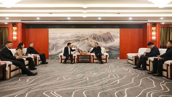 岳文彦一行拜访宝山区委书记李晨昊